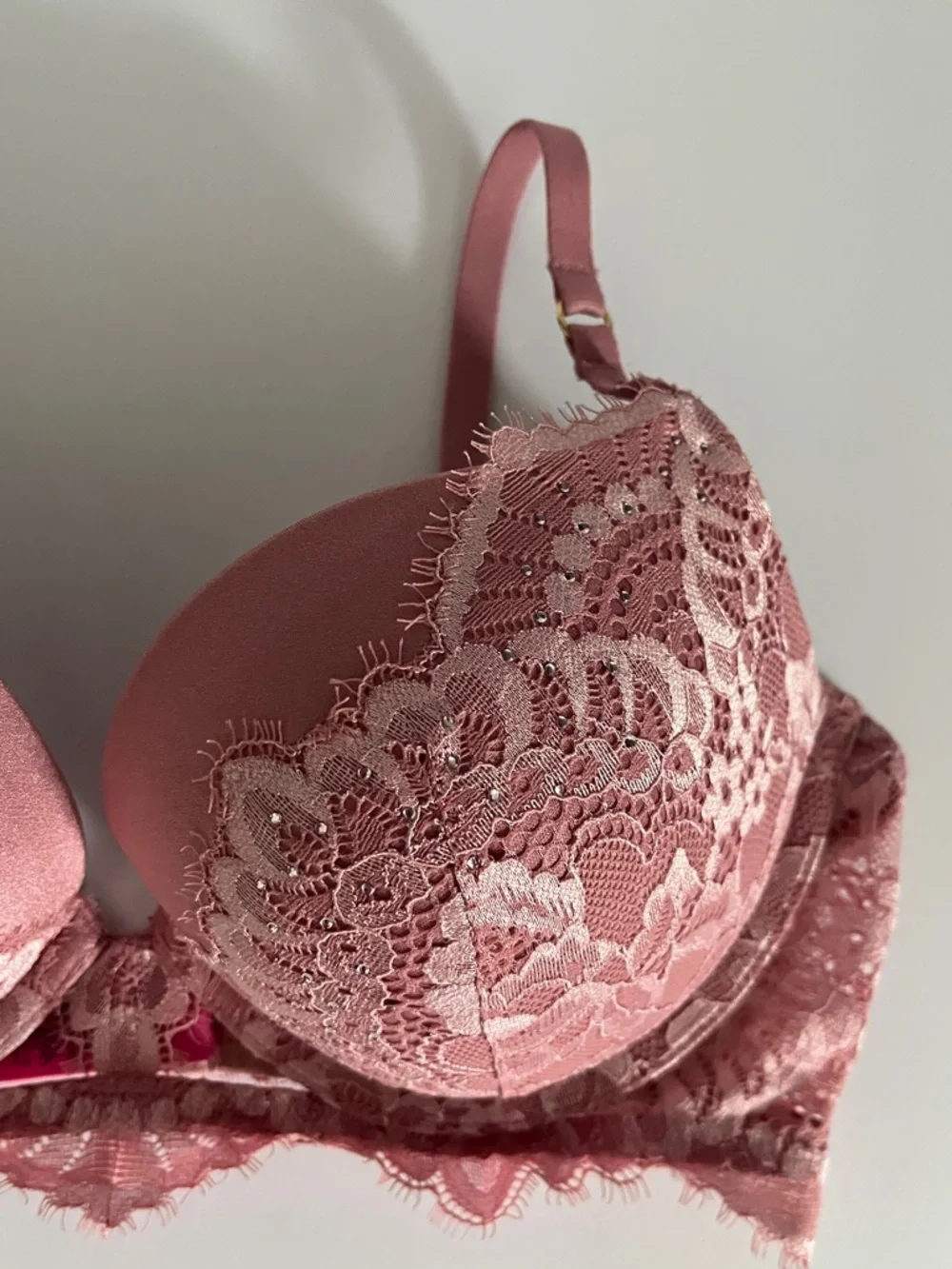 La SENZA Black/Cream Push-Up Plunge with Lace Overlay +Beyond Sexy Pink Bras 32D - Picture 12 of 16
